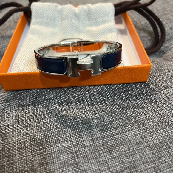 Brand new Click H Hermes bracelet (still has plastic wrapping on it) in box. - Picture 2 of 4